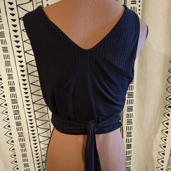 Outfit Combo! v-neck tie-waist cropped tank and floral kimono - Picture 10 of 12